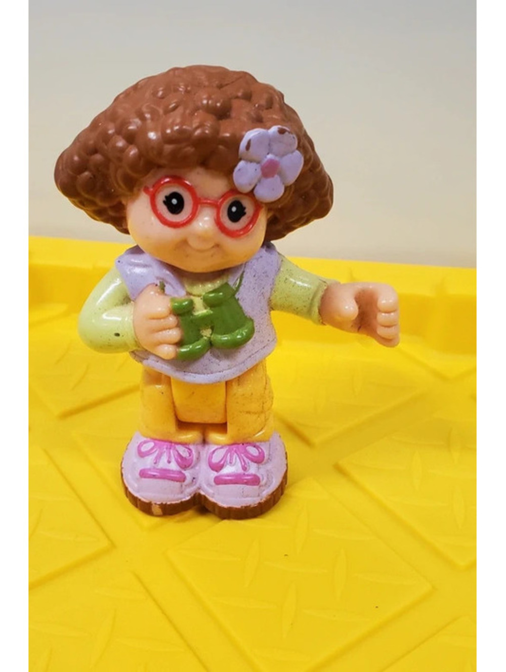 Fisher Price Little People Girl Action Figure Brown Curly Hair Glasses Binocular